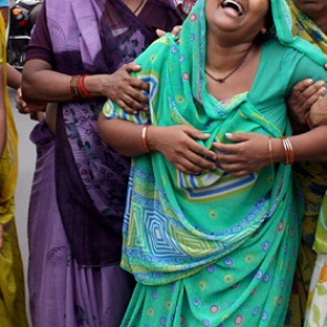 Женщина ожила на кладбище во время своих похорон