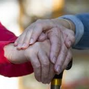 «Розетка за 9 тысяч»: в Красноярске по квартирам стариков снова начали ходить мошенники