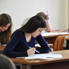 Детсадам и школам Красноярского края пытались продать просроченные продукты