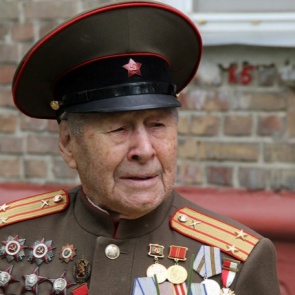 Девушки под видом медиков обокрали 99-летнего подполковника милиции и ветерана ВОВ