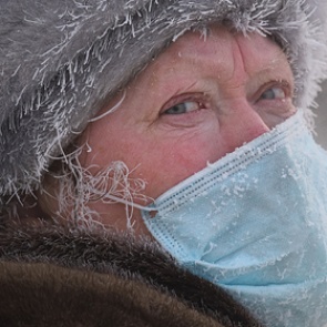 Иммунолог назвал срок отмены масочного режима