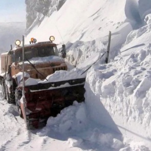 На федеральную трассу в Красноярском крае сошла лавина