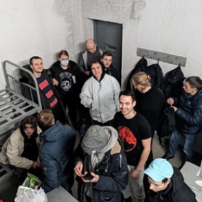 Главреда «Медиазоны» и еще 27 человек отправили в восьмиместную камеру