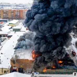 Сгоревший в Красноярске склад автозапчастей был застрахован на крупную сумму