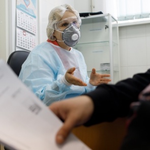 ВОЗ назвала вероятную версию происхождения коронавируса