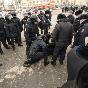 Госдума повысила штрафы за нарушения на митингах