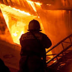 В поселке Богучанского района ночью сгорели кафе и три магазина