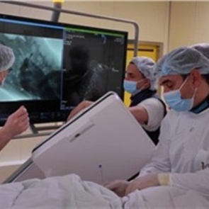 Красноярские урологи научились делать новые операции с помощью робота. Таких приборов немного даже в Европе