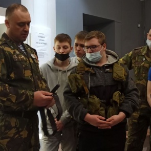 «Не бывает маленькой войны»: в Ачинске проходят тематические встречи подрастающего поколения с участниками локальных войн