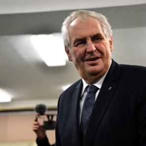 Чехия попросила Путина о поставках российской вакцины от коронавируса