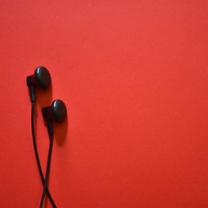 Раскрыта опасность наушников