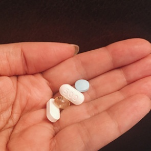 Врач предупредила об опасности частого приема обезболивающих