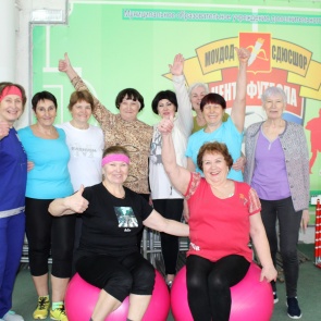 Жительницы Ачинска отметили 8 Марта в спортивном зале