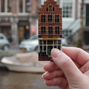 Физик оценил опасность магнитов на холодильнике