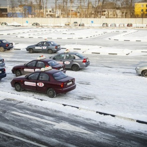 Кто останется в дураках? Почему автошколы в панике накануне первоапрельской реформы экзамена на права