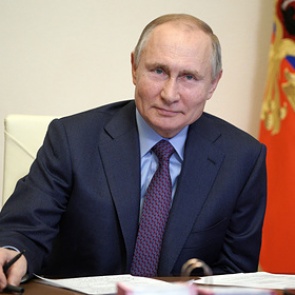 Госдума приняла закон о президентских сроках