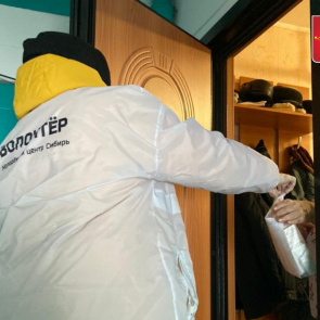 Волонтёры продолжают оказывать «Адресную помощь» населению Ачинска