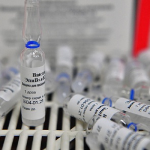 Цену на вакцину «ЭпиВакКорона» снизили в два раза