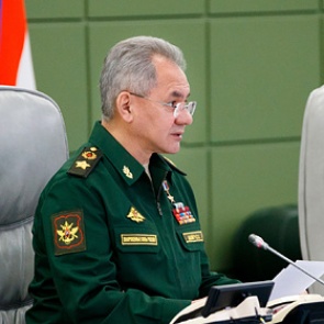 Шойгу объявил проверку боевой готовности российской армии