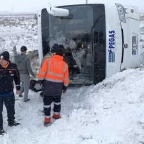 В Турции перевернулся автобус с российскими туристами. Один человек погиб, 26 пострадали