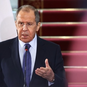 Лавров заявил о работе России над отказом от западных платежных систем