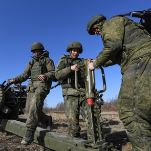 Россия перебросила к западным границам две армии и три соединения ВДВ