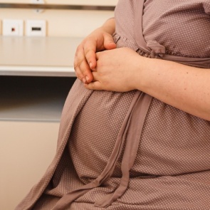 Минтруд разъяснил, кто из беременных получит новое пособие