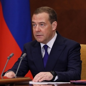 Медведев заявил о возвращении к холодной войне между США и Россией