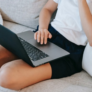 Половина самозанятых россиян отказалась выходить из тени