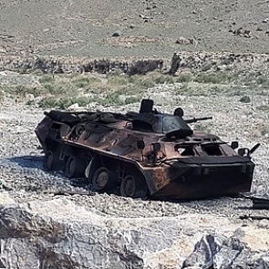 Президенты Киргизии и Таджикистана договорились об отведении военной техники