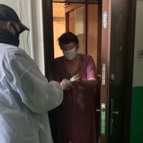 Волонтеры продолжают оказывать «Адресную помощь» населению Ачинска