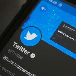 Роскомнадзор пригрозил санкциями Facebook и YouTube