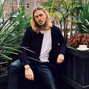 Менеджера известного российского стилиста задержали по делу о наркотиках