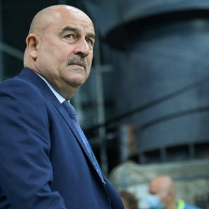 Агент Черчесова оценил вероятность ухода тренера из сборной России