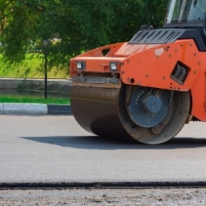 В Ачинске определён подрядчик на обновление дорожного полотна по улице Кравченко и проспекту Лапенкова