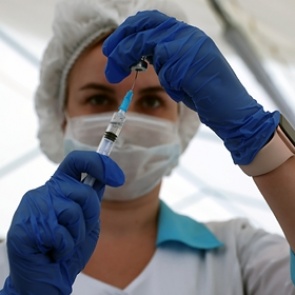 Эксперт рассказала о влиянии вакцин от коронавируса на беременность