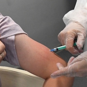 Раскрыта причина популярности вакцины «КовиВак»