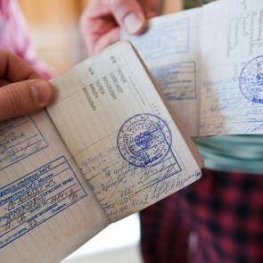 Россиянам разрешили не ставить в паспорт штампы о браке и наличии детей