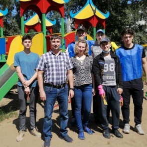 Детские площадки 7-го микрорайона засияли свежими красками