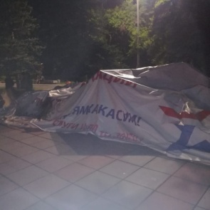 В Хакасии мужчина поджег палатку мобильного пункта вакцинации Минобороны. Глава республики извинился за него перед Сергеем Шойгу