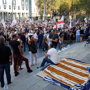 Грузинская оппозиционная партия обратилась за помощью к Путину