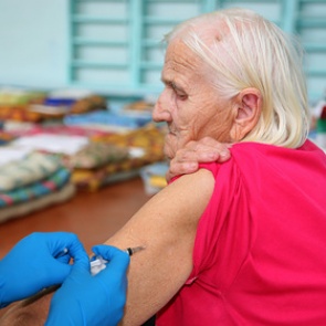 Россиян предупредили о новом способе мошенничества под видом вакцинации на дому