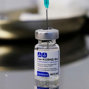 Что делать при побочных эффектах после вакцинации от COVID-19