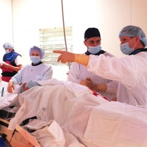 «Напоминает работу тоннелепроходческого комплекса»: красноярские хирурги освоили новую операцию на сосудах