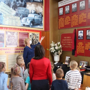 Ачинские дошколята познакомились с историей российской полиции