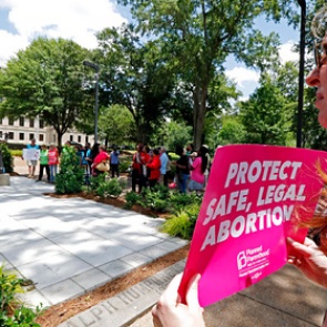 Администрация Байдена подаст в суд на штат Техас из-за закона об абортах