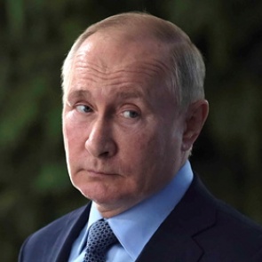 Путин заявил о десятках заболевших COVID-19 в его окружении