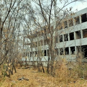 У здания недостроенной школы в 9 микрорайоне появился новый собственник