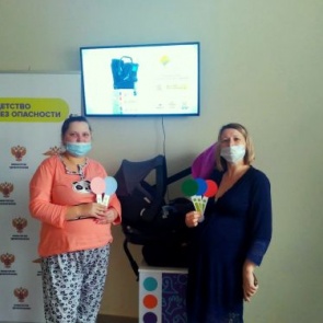 В перинатальном центре Ачинска будущих мамочек обучают безопасной перевозке детей