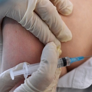 Правительство продлило розыгрыш среди вакцинированных от COVID-19